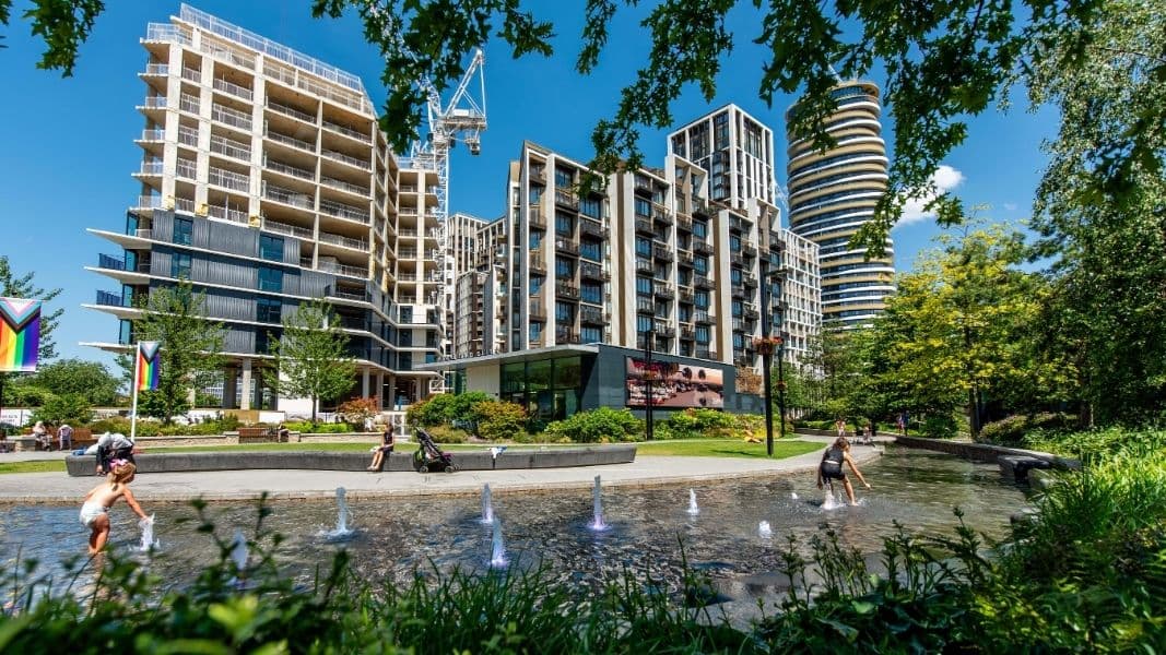 Londra White City Living