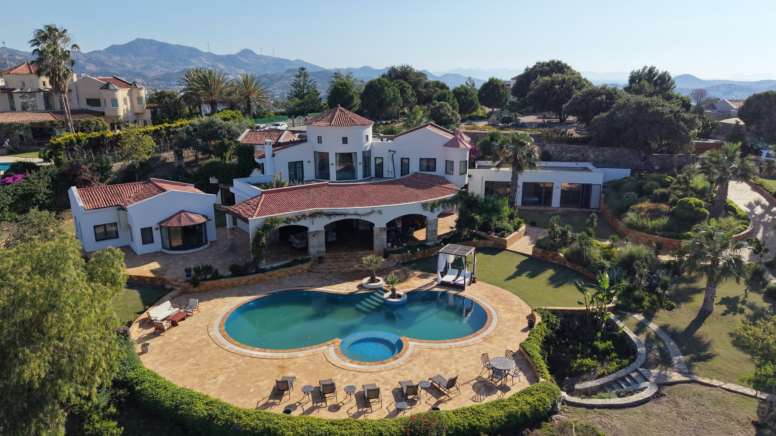 Yalıkavak'ta Kesintisiz Deniz Manzaralı 7+2 Lüks Malikane Villa