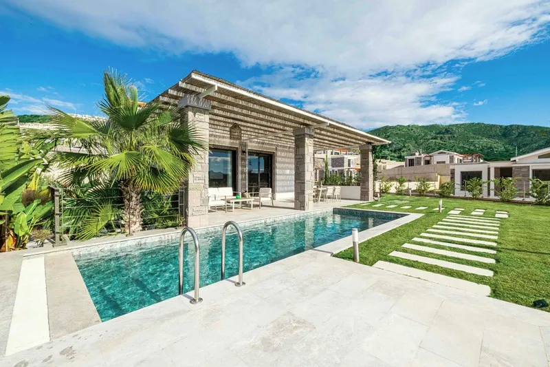Gümüşlük Karakaya'da özel havuzlu ve bahçeli villa