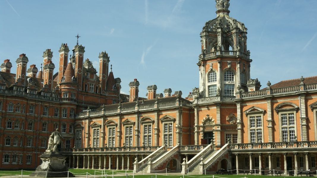 Londra'da Okullara Yakın En İyi Bölgeler Aileler İçin Rehber